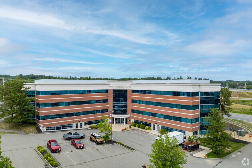 More Photos Of 25 Pelham Rd, Salem Office For Lease