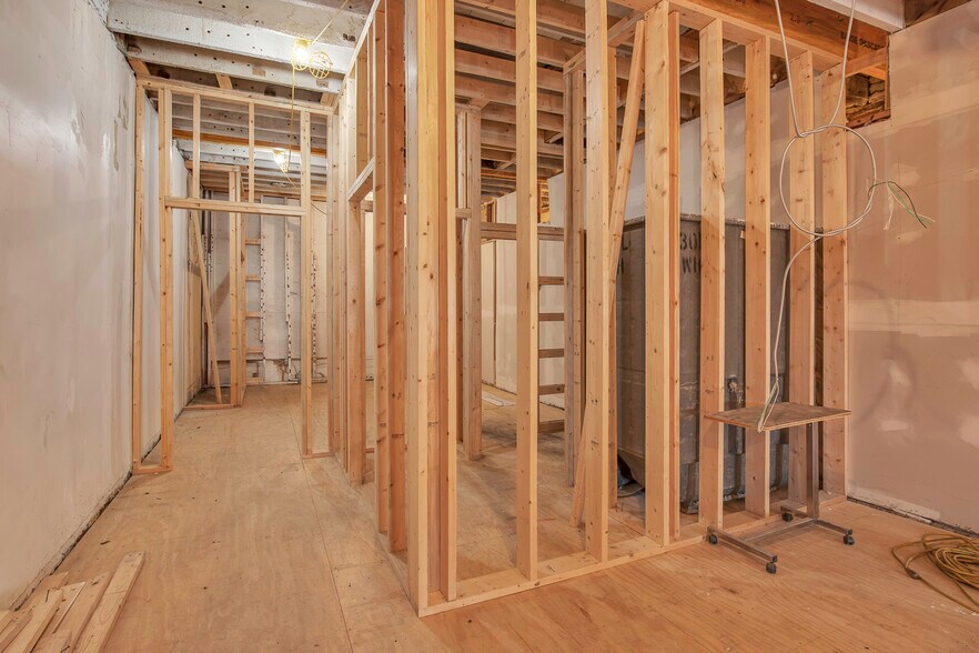 More Photos Of 6 N Saginaw St, Pontiac Storefront Retail Residential For Sale