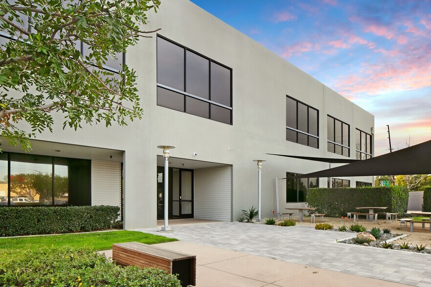 More Photos Of 2501 S Pullman St, Santa Ana Unknown For Lease