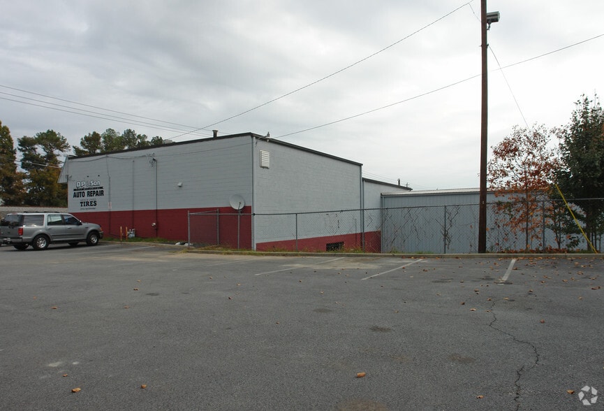 More Photos Of 6662 Buford Hwy, Atlanta Auto Dealership For Lease