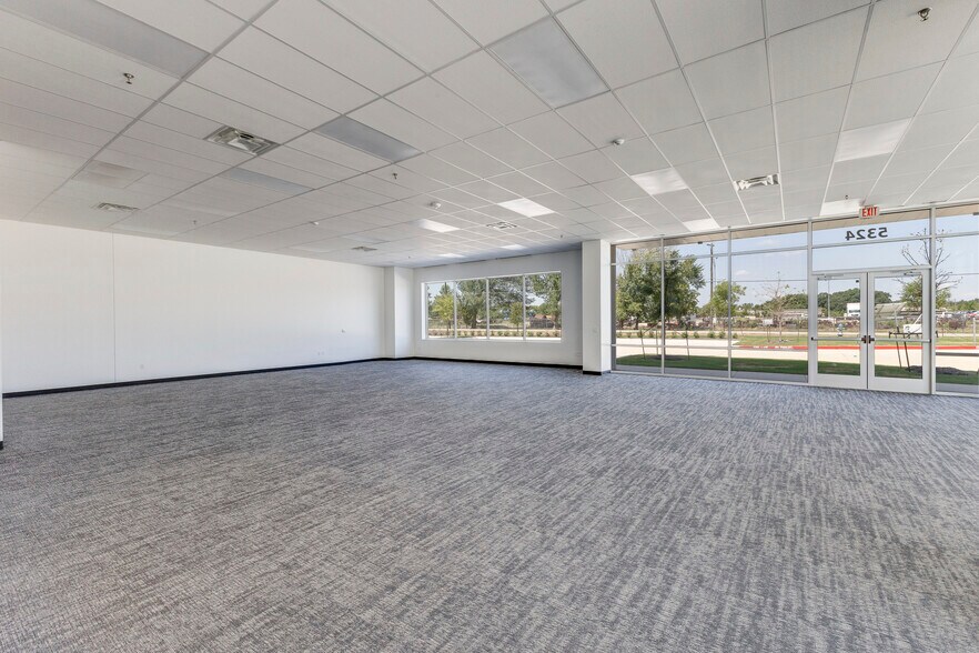 More Photos Of 5324 S Peachtree Rd, Balch Springs Distribution For Sale