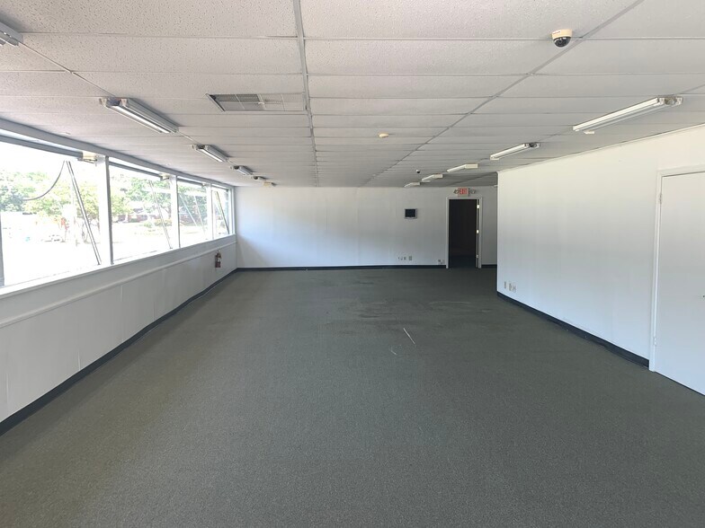 More Photos Of 1855 W Broad St, Athens Freestanding For Lease