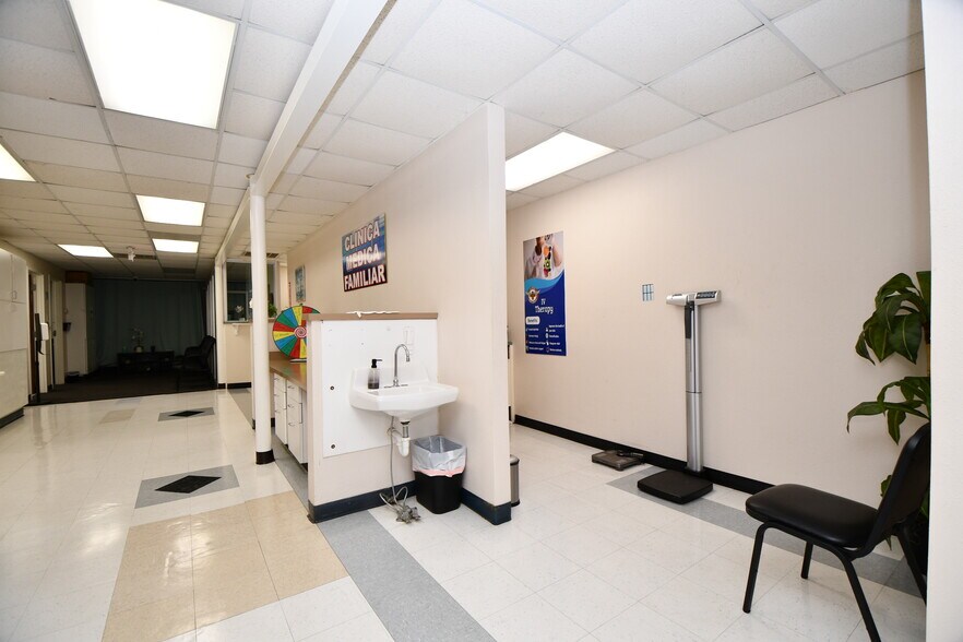 More Photos Of 7118 Harrisburg Blvd, Houston Medical For Sale