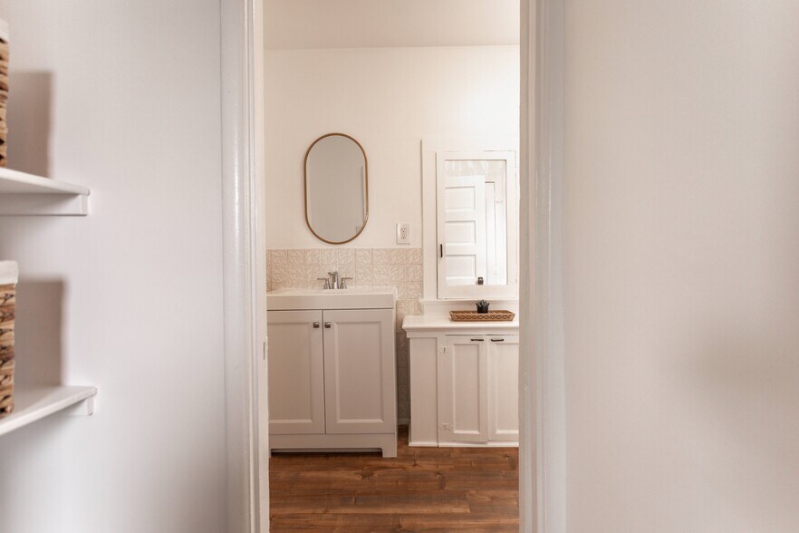 More Photos Of 20 Breeze Ave, Venice Apartments For Sale