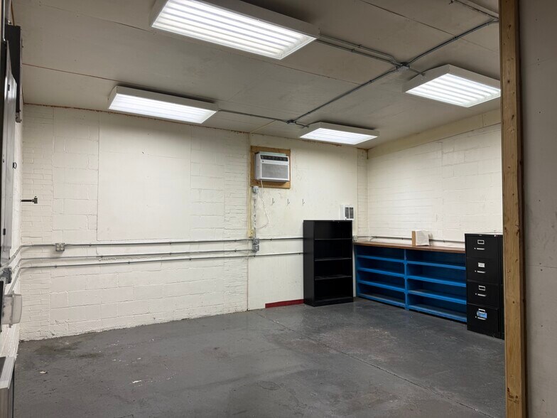 More Photos Of 303 E Parson St, Galion Manufacturing For Sale