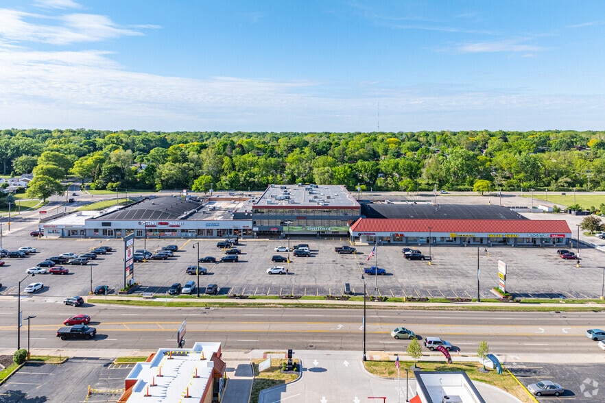 More Photos Of 3600 E State St, Rockford Storefront For Sale