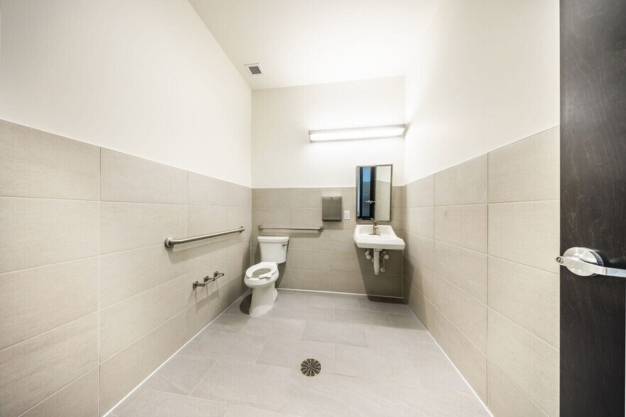 More Photos Of 741 Ciara Creek Cv, Longwood Medical For Sale