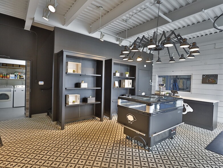 More Photos Of 333 Ch Brosseau, Cowansville Industrial For Lease