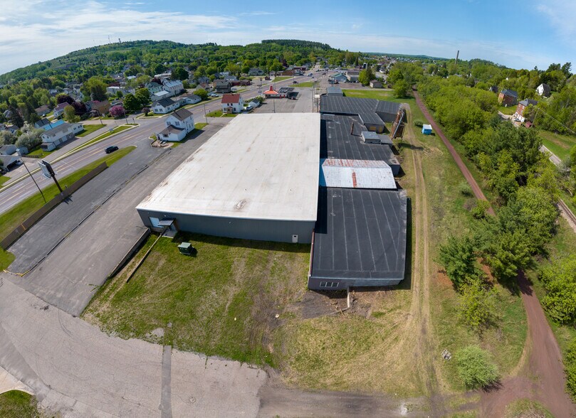 More Photos Of 106 E Smith St, Iron Mountain Distribution For Sale