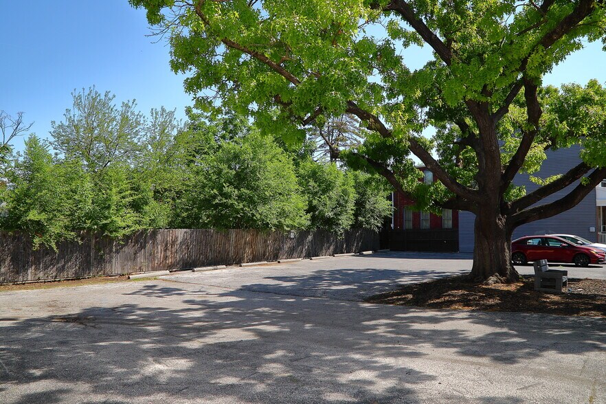 More Photos Of 221 E Princess St, York Office For Sale