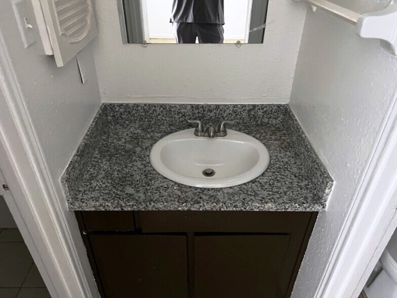 More Photos Of 7900 Creekbend Dr, Houston Apartments For Sale