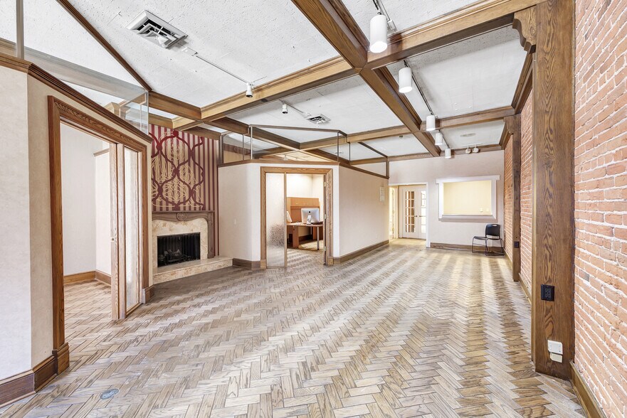 More Photos Of 215 N Washington St, Green Bay Loft Creative Space For Sale