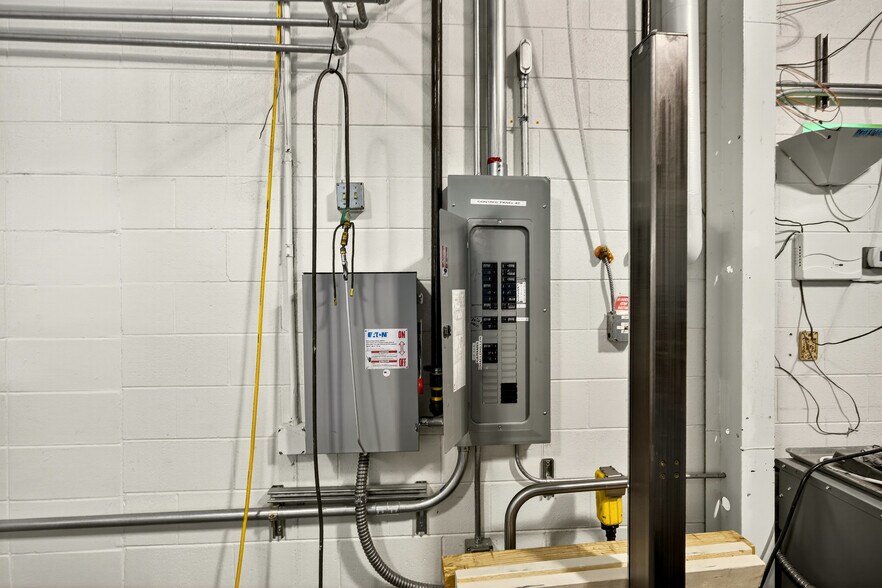 More Photos Of 3100 Merriman Rd, Medford Warehouse For Sale