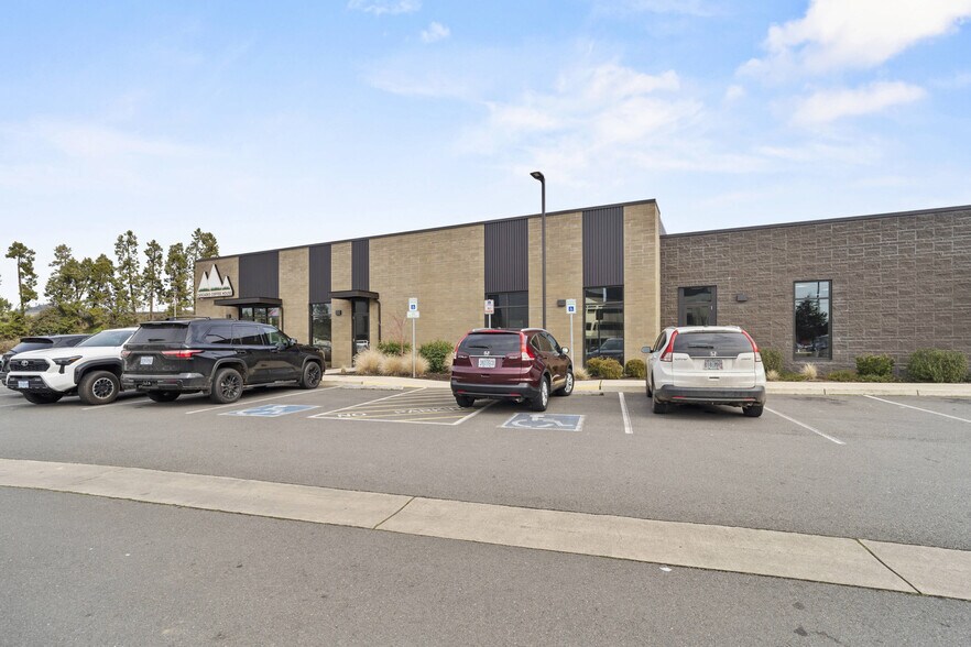 More Photos Of 722 W Harvard Ave, Roseburg Storefront Retail Office For Sale