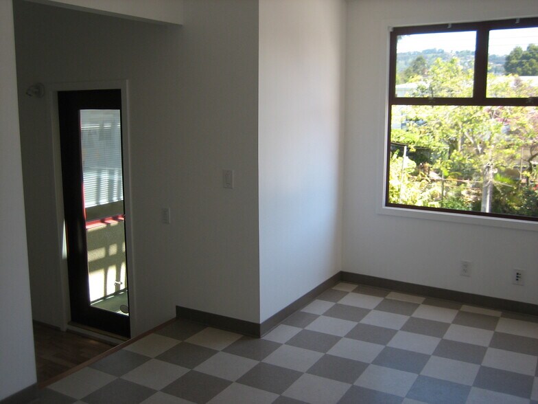 More Photos Of 6555-6557 Shattuck Ave, Oakland Office Residential For Lease