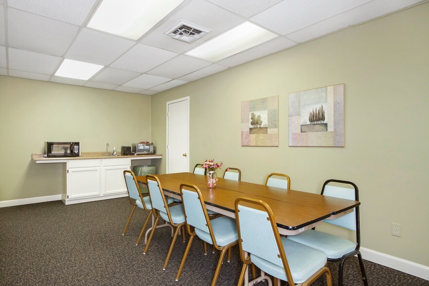 More Photos Of 2635 Hemstock St, La Crosse Office For Lease