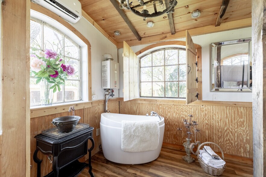 More Photos Of 2416 Lowesville Rd, Amherst Hospitality For Sale