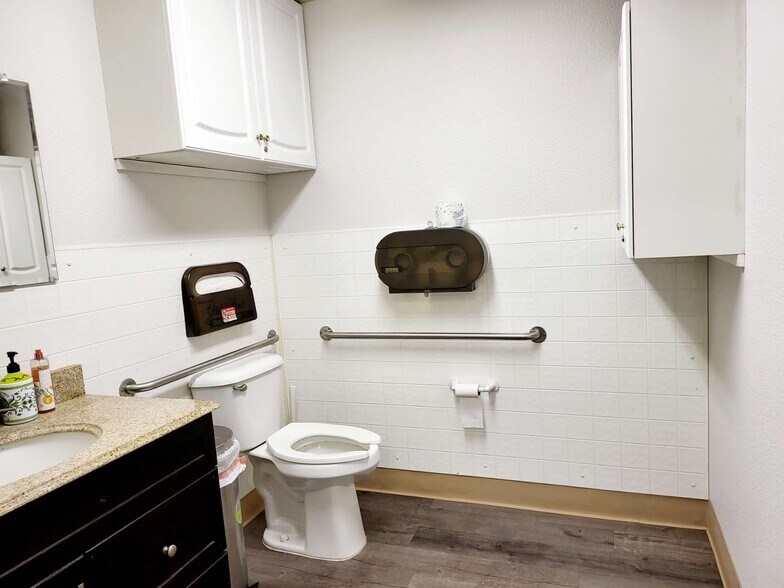 More Photos Of 4827 Laguna Park Dr, Elk Grove Office For Lease