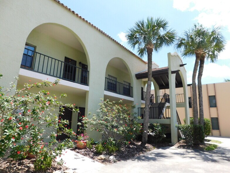 More Photos Of 319 River Edge Blvd, Cocoa Office For Lease