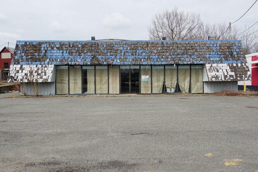 More Photos Of 210 Broad St, Bridgewater Service For Sale