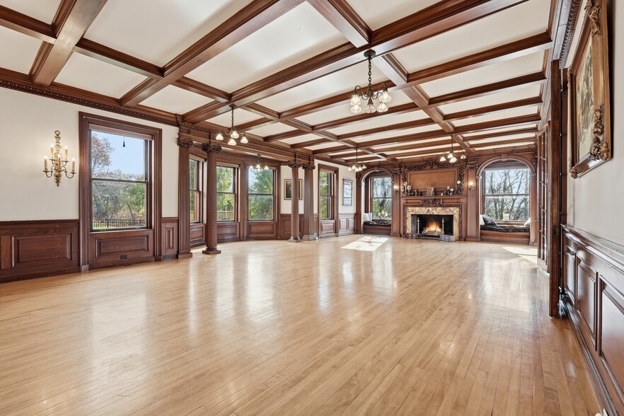 More Photos Of 270 Maple St, Springfield Hospitality For Sale
