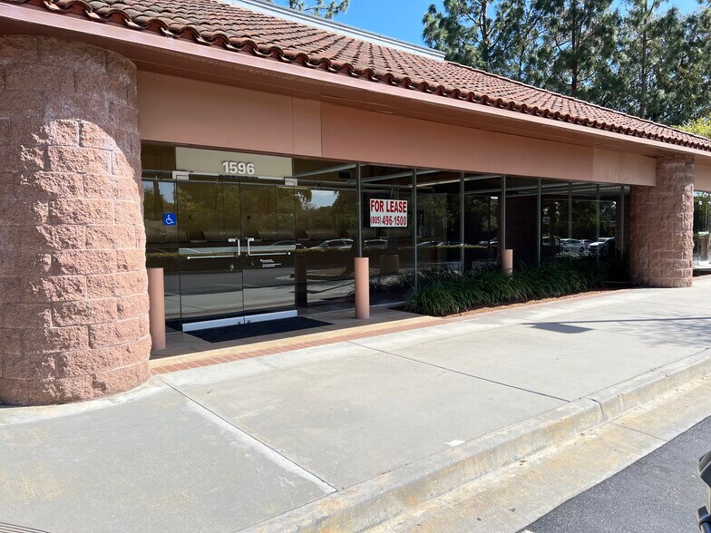 More Photos Of 1596 N Moorpark Rd, Thousand Oaks Bank For Lease