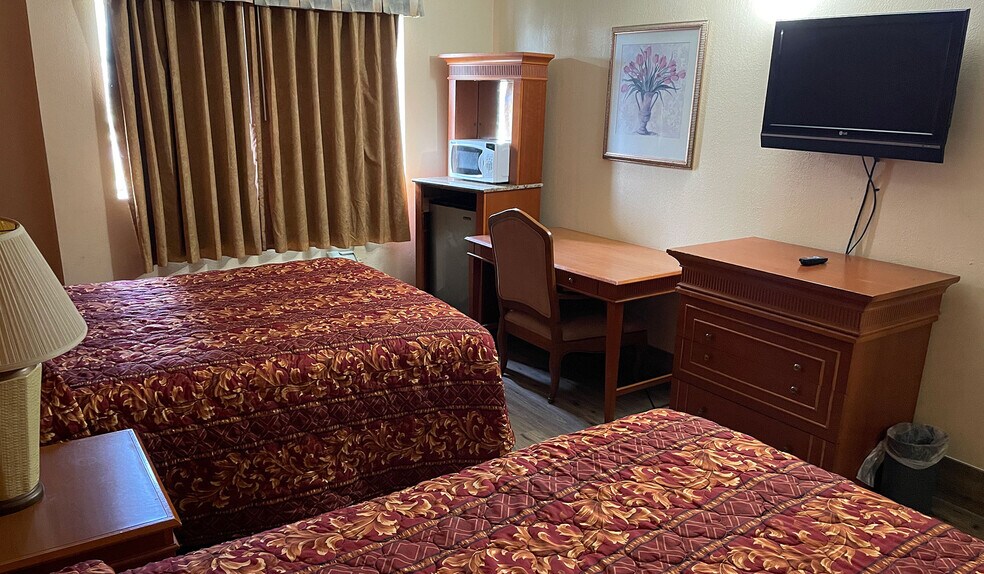 More Photos Of 12500 North Fwy, Houston Hotel For Sale