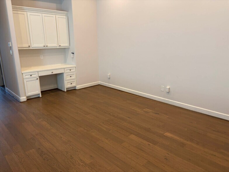 More Photos Of 5902 Winsome Ln, Houston Office Residential For Sale