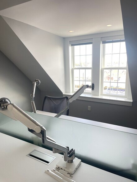 More Photos Of 42 Bank St, New London Storefront Retail Office For Lease