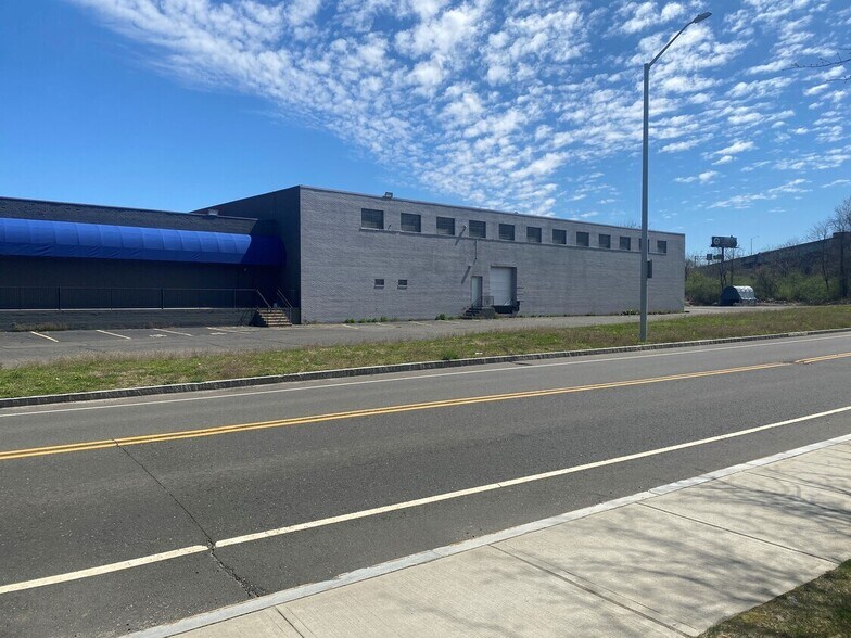 More Photos Of 195 Freight St, Waterbury Bar For Sale