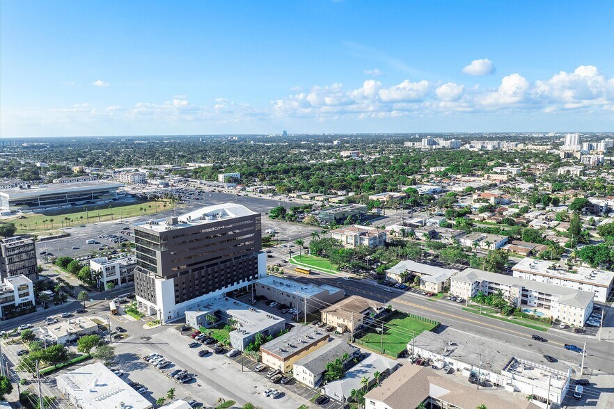 More Photos Of 701 NE 8th St, Hallandale Beach Apartments For Sale