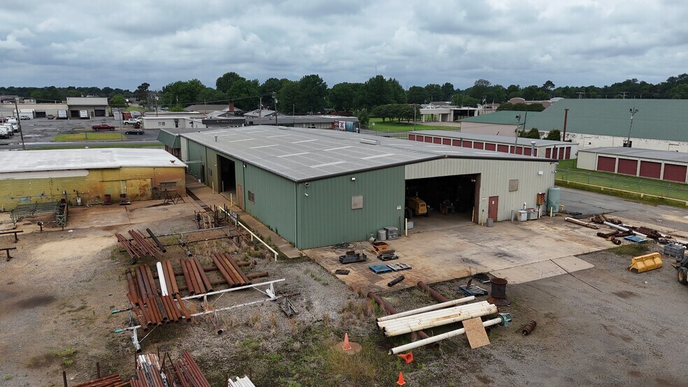 More Photos Of 2015 S Main St, Stuttgart Warehouse For Sale