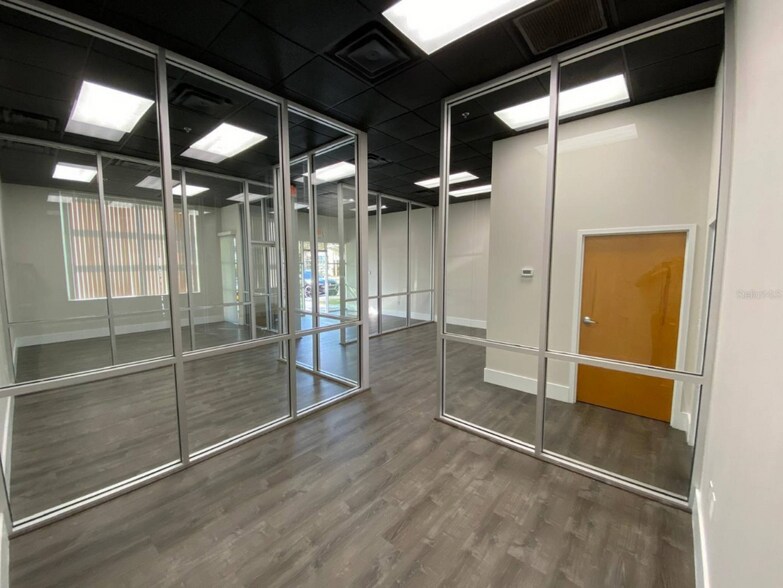 More Photos Of 8810 Commodity Cir, Orlando Showroom For Lease