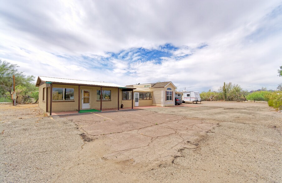 Primary Photo Of 566 Central Blvd, Quartzsite Freestanding For Sale