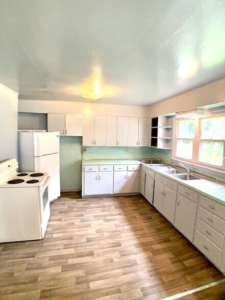 More Photos Of 862 Iron Ridge Rd, Spring Grove Apartments For Sale