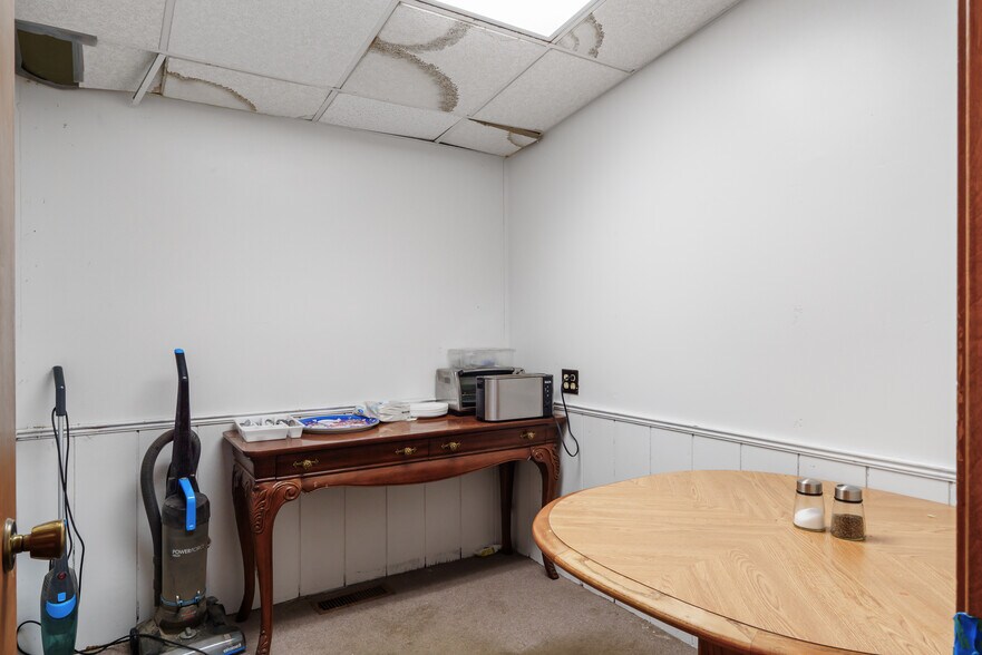More Photos Of 10199 S Wayne Rd, Warren Showroom For Sale