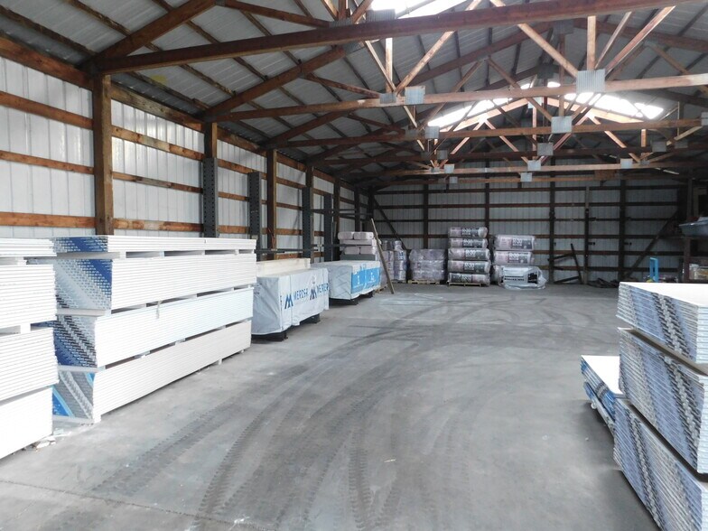 More Photos Of 2086 E US Highway 36, Rockville Convenience Store For Sale