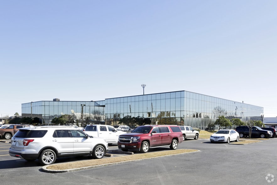 More Photos Of 211 Highland Cross Dr, Houston Office For Lease
