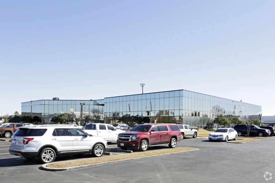 More Photos Of 211 Highland Cross Dr, Houston Office For Lease