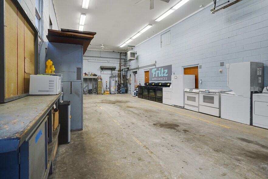 More Photos Of 27 Division St, Waterford Freestanding For Sale