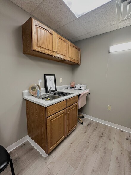 More Photos Of 220 SW 5th St, Woodhull Medical For Sale