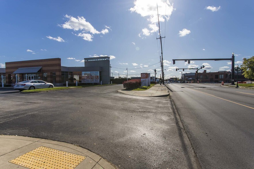 More Photos Of 900 Spring St, Jeffersonville Medical For Lease