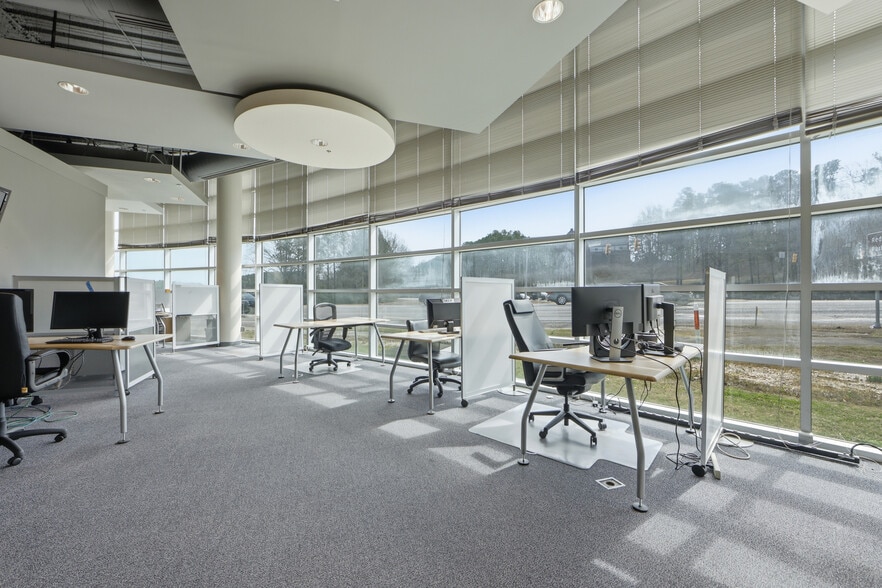 More Photos Of 600 Lakeshore Pky, Birmingham Medical For Lease