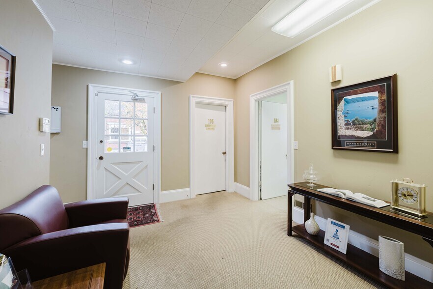 More Photos Of 2165 SW Main St, Portland Office For Sale