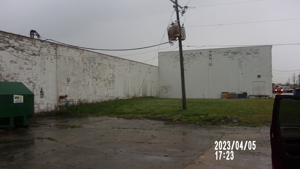 More Photos Of 1656 Martin Luther King Blvd N, Greenville Department Store For Sale