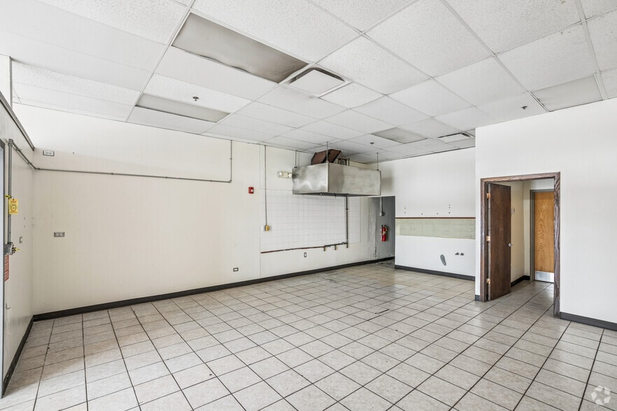More Photos Of 4147-4275 167th St, Country Club Hills Unknown For Lease
