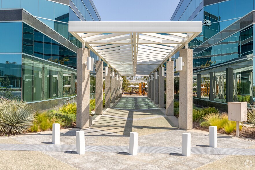 More Photos Of 9635 Granite Ridge Dr, San Diego Office For Lease