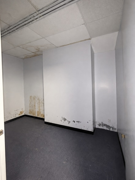 More Photos Of 5132 Park Heights Ave, Baltimore Storefront Retail Office For Lease