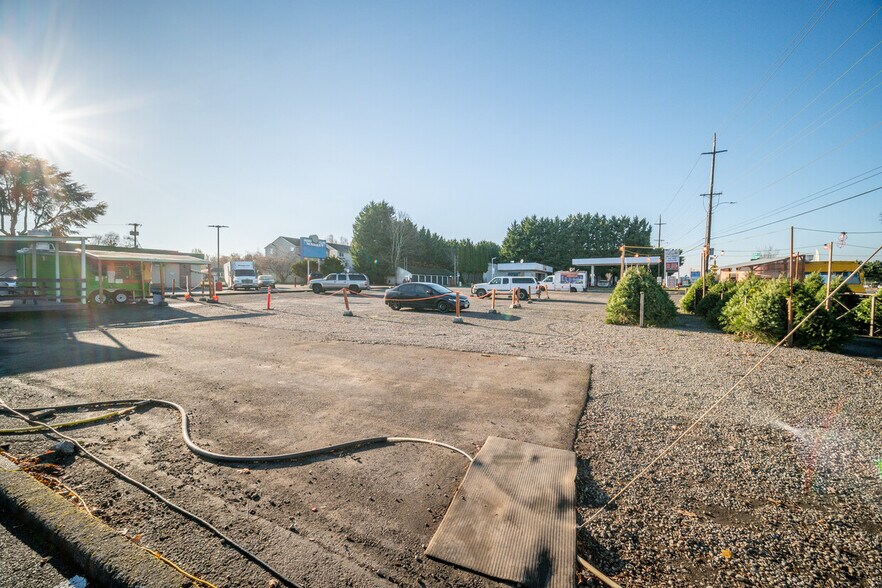 More Photos Of NE Sandy Blvd and 131st Ave, Portland Land For Sale