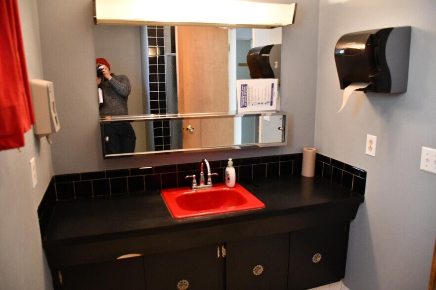 More Photos Of 107 Corona Ave, Groton Warehouse For Sale